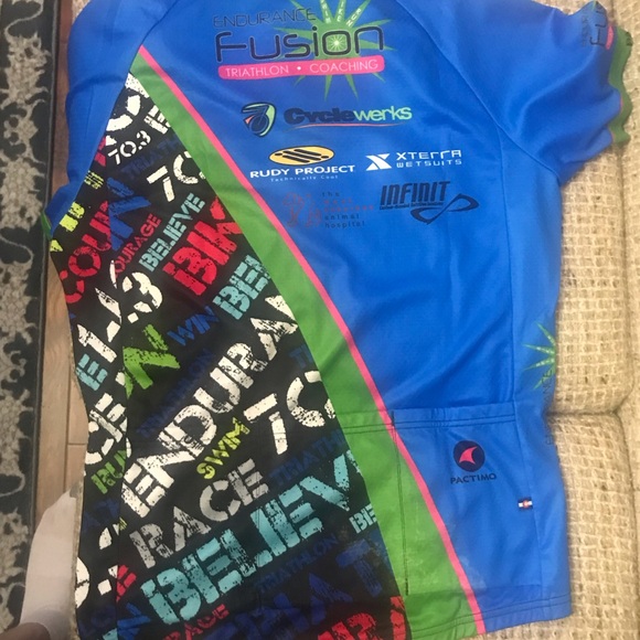 Ladies cycling Jerseys and outfits. - Picture 15 of 16